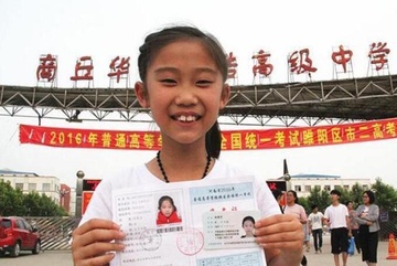 Cuoc song be tac cua than dong do dai hoc nam 10 tuoi o Trung Quoc hinh anh