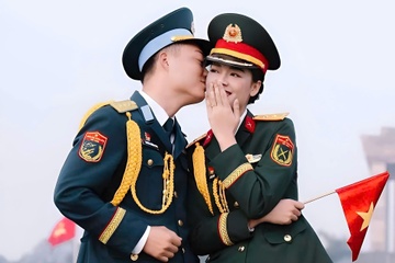 Vo chong si quan quan doi dieu binh ky niem 50 nam thong nhat dat nuoc hinh anh