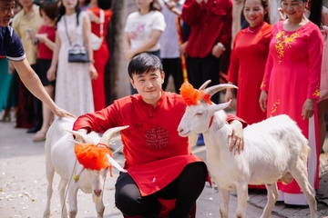 Chu re dat 2 con de di don vo, phia sau la cau chuyen day hai huoc hinh anh