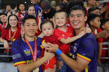 Cam xuc cau thu Viet Nam sau chien thang MU: 'Trai nghiem dang quy' hinh anh