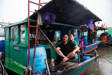 'Đốm mây đen bất thường' giúp ngư dân thoát cơn dông trên vịnh Hạ Long