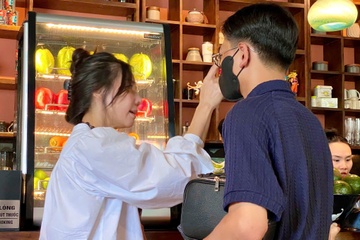 Cuộc gặp giữa thanh niên 'ra lệnh đánh người' và bà chủ quán cà phê