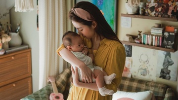 Y chi manh me cua nguoi me trong giay phut sinh tu hinh anh