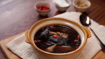 Vi sao ga den thuong duoc dung de boi bo? hinh anh