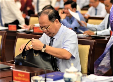 Ong Tat Thanh Cang khong tiep xuc cu tri vi cong tac dot xuat hinh anh