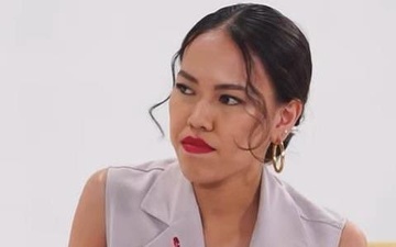 Them co gai bi 'nem da' vi noi tieng Viet chen tieng Anh hinh anh