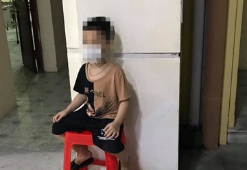 Be trai 6 tuoi o Bac Giang nhap vien mot minh vi ong, ba, me deu la F0 hinh anh