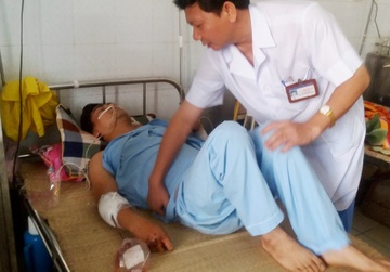 Xe om ke phut bi ke bit mat dam nhieu nhat vao bung hinh anh