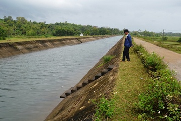 Phat hien thi the nam sinh lop 9 tai kenh Phu Ninh hinh anh