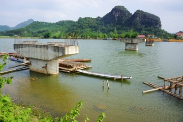 Cong trinh cau hon 75 ty dong bo hoang sau 4 nam thi cong dang do hinh anh
