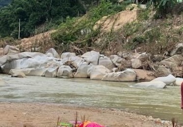Nguoi dan ong xau so duoc tim thay sau hon 1 thang bi lu cuon troi hinh anh
