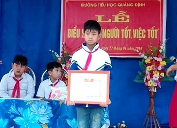 Hoc sinh lop 5 tra lai hon 16,5 trieu dong cho nguoi danh roi hinh anh