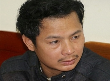 Bat qua tang ga dan ong cho vay lai nang o quan ca phe hinh anh