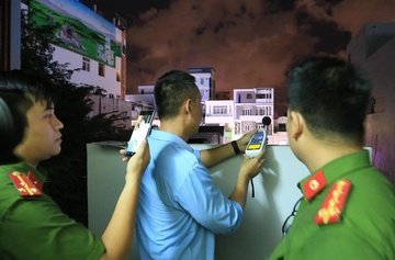 Theo chan canh sat di 'bat'… tieng on hinh anh