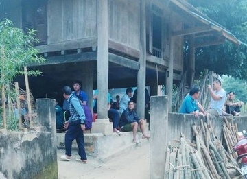 Nguoi phu nu tu vong nghi do trung dan hinh anh