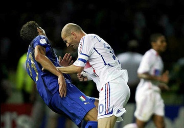 Zidane o World Cup 2006: Cu huc dau va nhung tieng nghien rang oan han hinh anh
