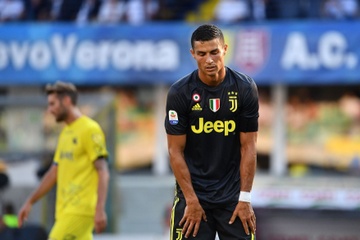 Juventus thang nhoc Chievo 3-2: Bai hoc dat gia cho Ronaldo hinh anh
