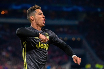Cristiano Ronaldo va dang cap sieu sao hinh anh