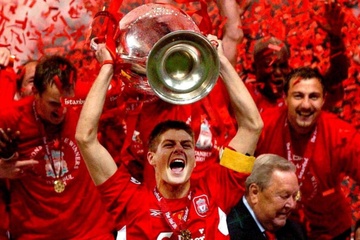 Gerrard va chien thang vi dai nhat lich su Liverpool hinh anh
