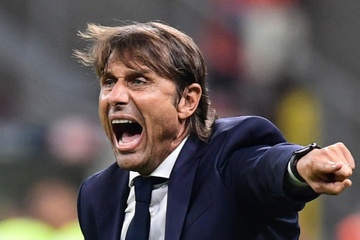 Vi sao HLV Conte noi loan o Inter Milan? hinh anh