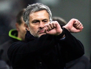 Mourinho khong the mai cho cai cong tay hinh anh