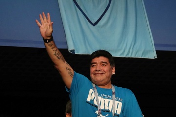 Vi Messi, Maradona dung den xem Argentina thi dau nua hinh anh