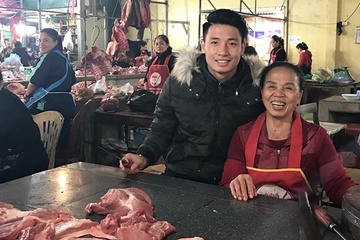 Trung ve Bui Tien Dung khoe cung me ban het thit lon sang 30 Tet hinh anh