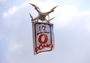 TopZone dung drone cho iPhone 13 Pro Max tang khach dip mung 50 shop hinh anh