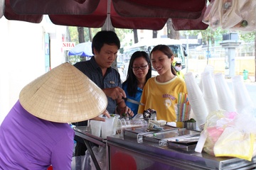 Nuoc sam, nuoc mia le duong hot bac ngay Sai Gon nong 36 do C hinh anh