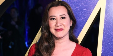 Nguoi phu nu goc Viet dung sau cac sieu anh hung 'Avengers: Endgame' hinh anh