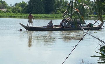 Canh bao trieu cuong vuot muc bao dong 3 o ha luu song Sai Gon hinh anh