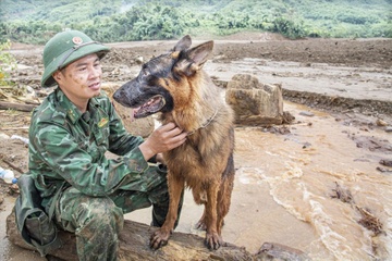 Vao Lang Nu, gap chu cho tung di cuu ho quoc te hinh anh