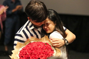 Truong Quynh Anh khoc nuc no khi Tim cau hon o rap phim hinh anh