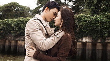 Angela Phuong Trinh, Vo Canh dam duoi tren thuyen hinh anh