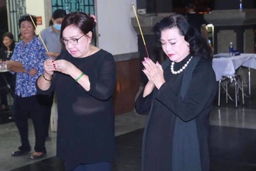 NSND Ngoc Giau, Le Thuy den vieng nghe si cai luong 'Doi co Luu' hinh anh