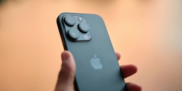 Nguoi dung mat kien nhan voi iPhone 14 Pro hinh anh
