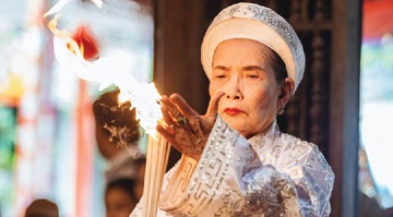 Thanh dong, cung van cung viet sach ve tin nguong tho Tu phu hinh anh