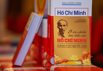 Lan toa sau rong sach, tu lieu ve Chu tich Ho Chi Minh hinh anh