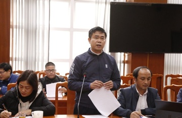 Vu 'bat thuong bua an ban tru': Dinh chi cong tac hieu truong hinh anh