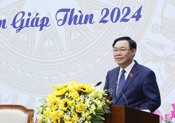 Chu tich Quoc hoi dang huong tuong niem Chu tich Ho Chi Minh o Nha 67 hinh anh