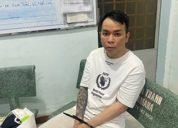 Bat giam doc 'om' 11 ty dong roi bo tron hinh anh