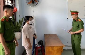 Hai giam doc bi khoi to vi ban hoa don cho nhau hinh anh