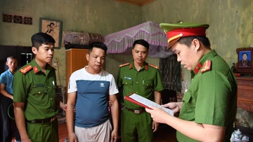Bat mot doi tuong trong vu be 11 tuoi bi me va nhan tinh danh dap hinh anh