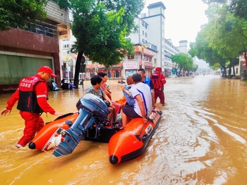 200.000 nguoi phai so tan vi mua lon o Trung Quoc hinh anh