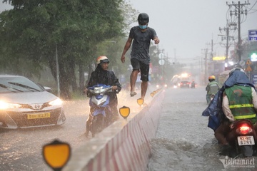 Thoi tiet 4/7: Bac Bo mua rao, Nam Bo kha nang co giong loc hinh anh