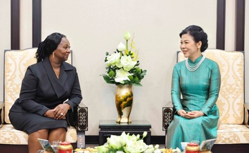 Phu nhan Tong Bi thu tiep Phu nhan Tong thong Guinea-Bissau hinh anh
