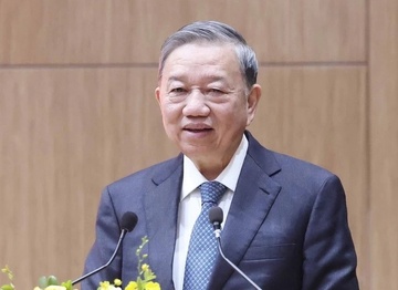 Tong Bi thu To Lam gap mat cac can bo Cong an cap cao qua cac thoi ky hinh anh