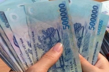 Ba gia 80 tuoi lua dao hon mot ty dong roi vung tien di tham my vien hinh anh