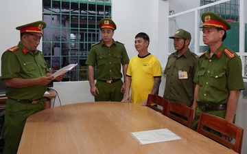 Cho vay lai nang 360%/nam, ga dan ong bi bat khi ep 'con no' ky giay hinh anh