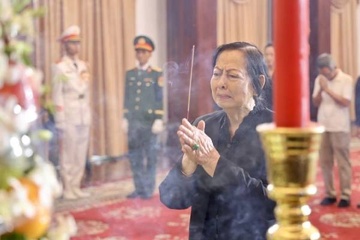 Dòng người xúc động đến viếng nguyên Chủ tịch nước Trần Đức Lương